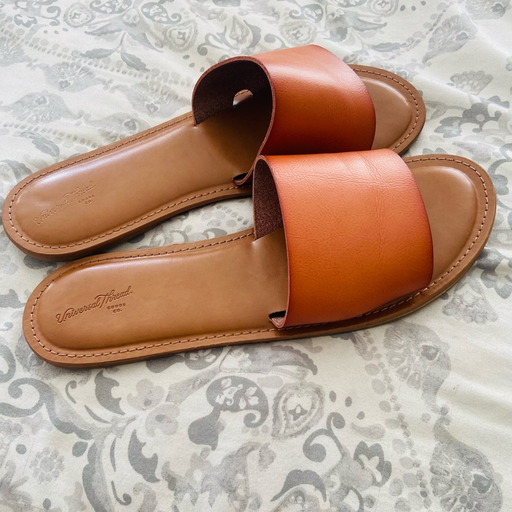 Universal Thread Sandals - Picture 2 of 3